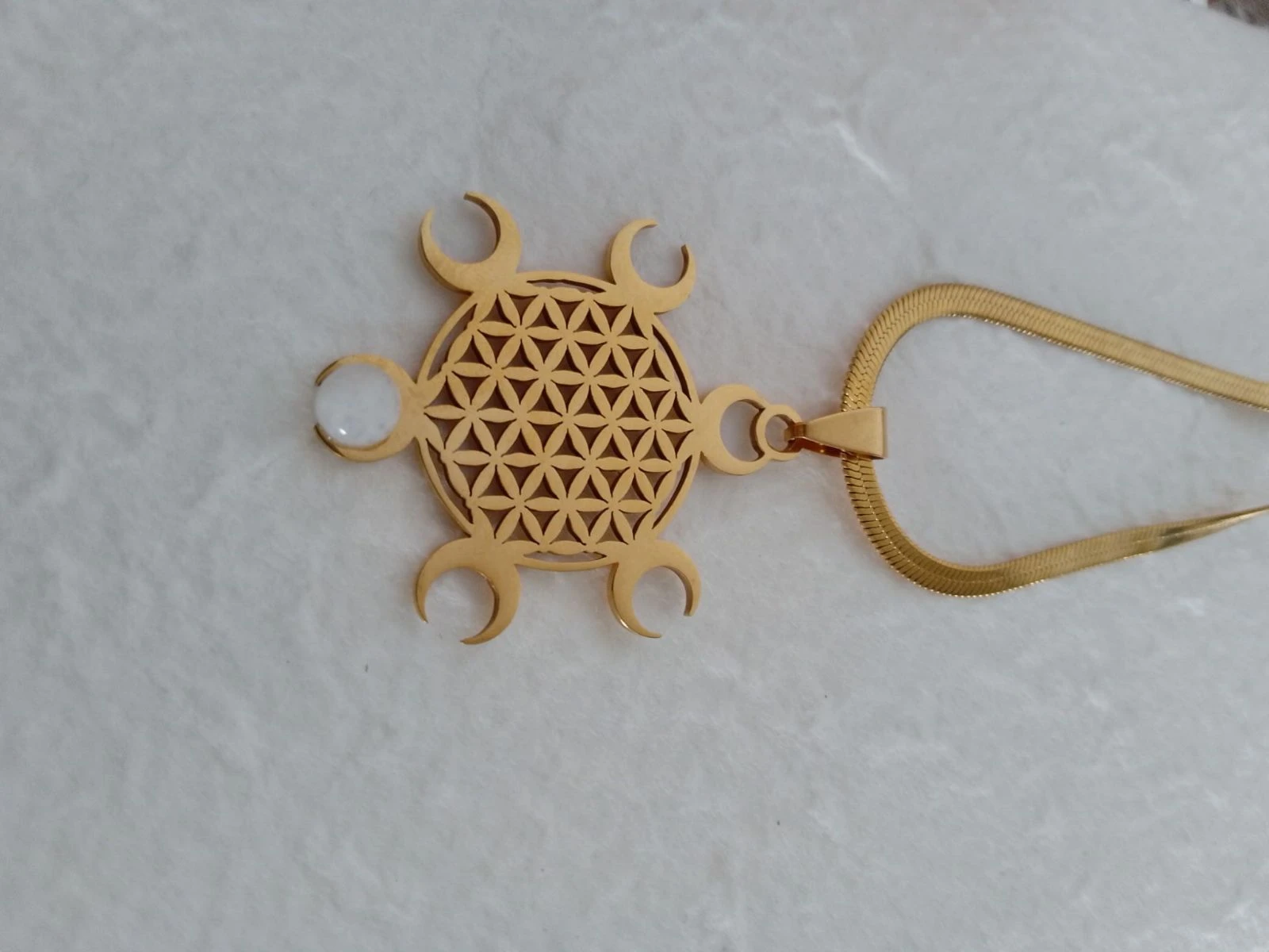 Gouden Flower of Life halsketting met natuurlijke witte maansteen  – photo 2
